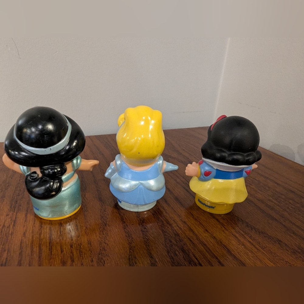 Vintage Disney Fisher Price Little People Cinderella, Snow White and Jasmine - Picture 3 of 4
